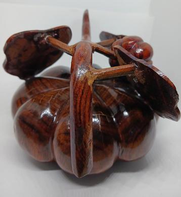 Karaki hout gesneden Pompoen uit Japan beschikbaar voor biedingen