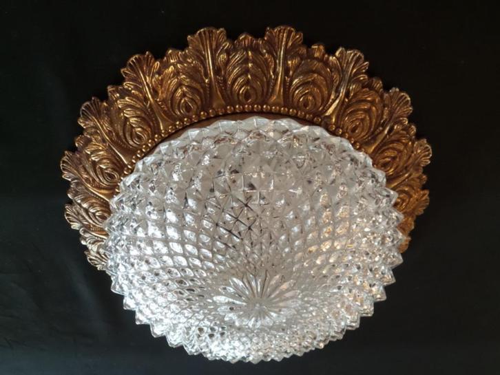 Oude plafonniere met kristallen glaskap  brede messing rand, Huis en Inrichting, Lampen | Plafondlampen, Gebruikt, Ophalen of Verzenden