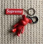 Supreme x Kaws keytags, Verzamelen, Sleutelhangers, Ophalen of Verzenden, Zo goed als nieuw