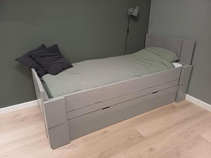 Steigerhouten Uitschuifbed - Grijs, Huis en Inrichting, Slaapkamer | Bedden, Gebruikt, Eenpersoons, 90 cm, 200 cm, Steigerhout