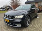 Volkswagen Tiguan 1.4 TSI 110KW DSG, Pano, trekhaak, Zwart, 4 cilinders, Alcantara, Zwart