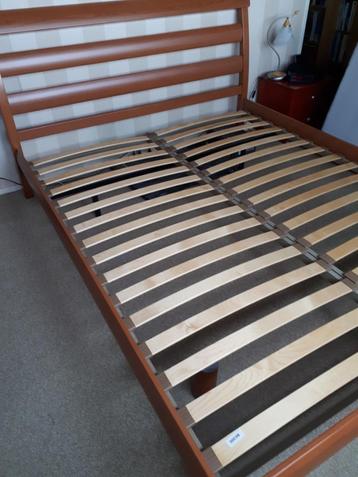  160 x 200 bed incl.lattenbodem en nachtkasten  beschikbaar voor biedingen