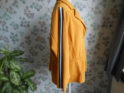 Mooi jasje van ZHENZI., Kleding | Dames, Grote Maten, Zo goed als nieuw, Jasje of Colbert, Geel, Ophalen of Verzenden