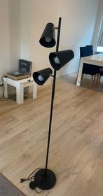 Zwarte lamp en koffietafel te koop, Huis en Inrichting, Lampen | Vloerlampen, Ophalen, Zo goed als nieuw, Minder dan 100 cm