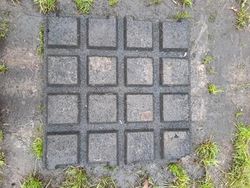 Wij zoeken gratis rubbertegels 50x50, 1x1 of matten  beschikbaar voor biedingen