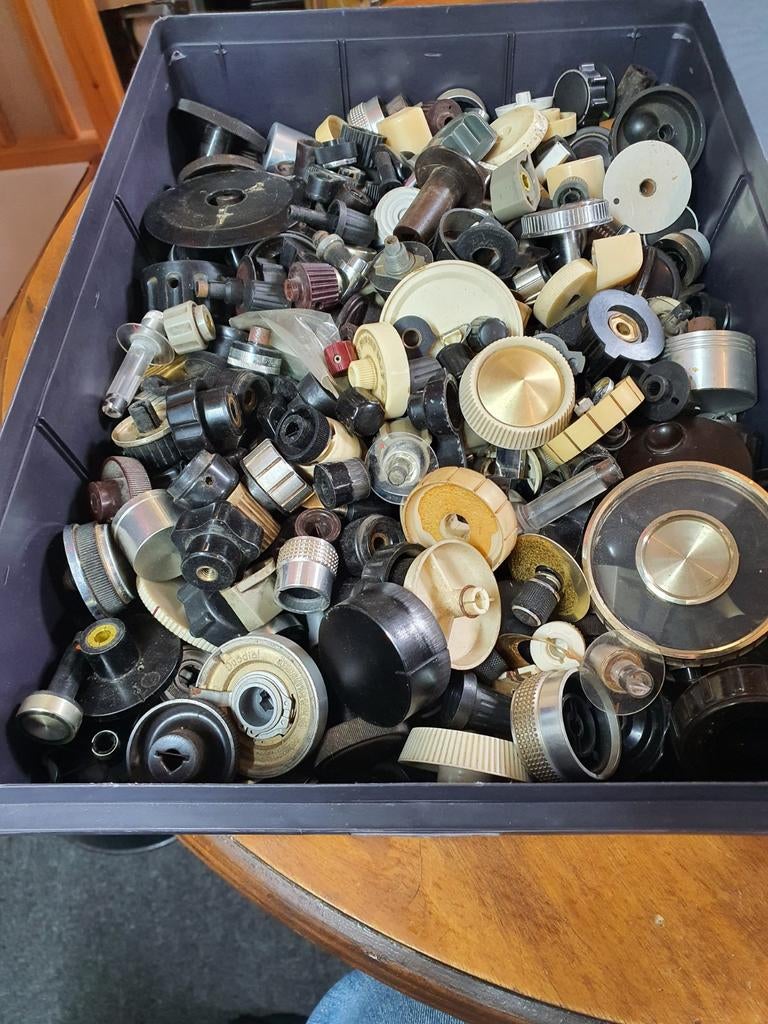 Knoppen voor buizen radio, tv, recorders etc, Ophalen of Verzenden