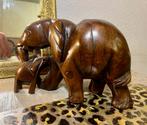 Vintage handgesneden houten moeder olifant met kalf beeldje, Ophalen of Verzenden