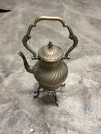 Antieke koffiekan met warmhouder, Ophalen