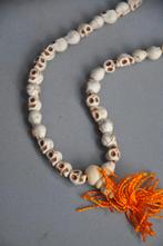 108 kraals gebedsmala van kleine stenen skull kralen, Nepal, Ophalen of Verzenden