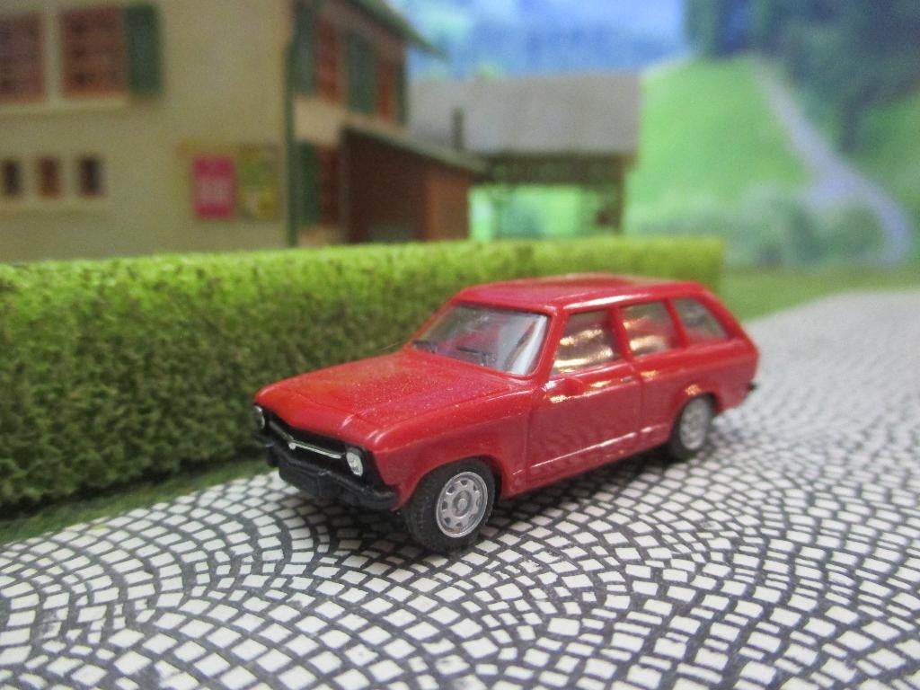 Opel Ascona A Voyage - Herpa Stationcar rood, Hobby en Vrije tijd, Modelauto's | 1:87, Zo goed als nieuw, Auto, Herpa, Ophalen of Verzenden
