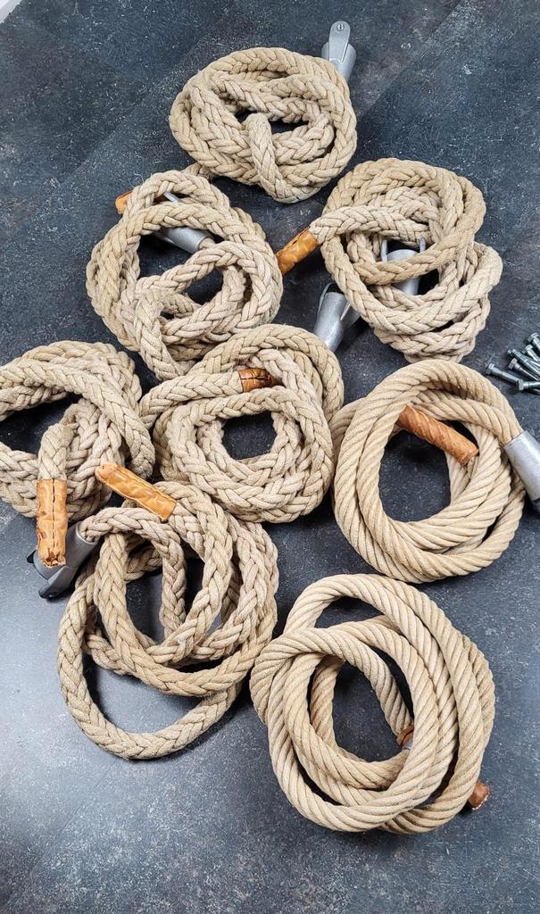 7 Klimtouwen uit gymzaal. €30 per stuk., Huis en Inrichting, Woonaccessoires | Kransen, Gebruikt, Ophalen