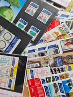 € 227,30 Frankeerwaarde. Allemaal internationale postzegels., Postzegels en Munten, Ophalen of Verzenden, Na 1940, Postfris