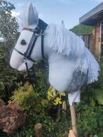 Mooie witte CRH hobby horse te koop, Ophalen of Verzenden