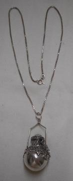 Zilveren vintage ketting met parfum fles hanger nr.1162, Met hanger, Verzenden, Zo goed als nieuw, Zilver