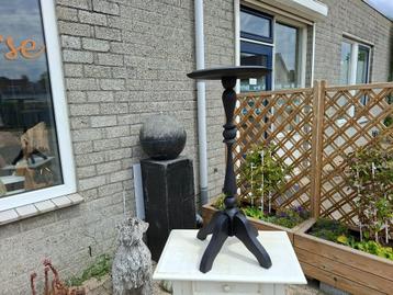 zeer oud mooi gaaf brocante plantentafeltje beschikbaar voor biedingen