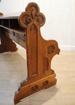 Antieke massief eikenhouten kerkbank met Gotisch snijwerk, Antiek en Kunst, Ophalen of Verzenden