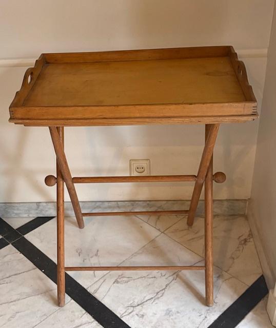 Groot houten dienblad met inklapbaar onderstel, vintage, Huis en Inrichting, Woonaccessoires | Dienbladen, Ophalen, Gebruikt, Rond