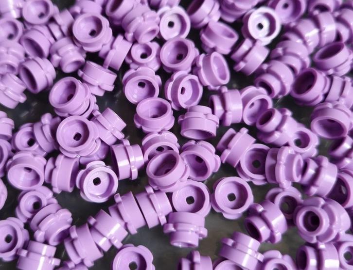 Lego 1x1 round plate with flower, Lavender (per 100), Kinderen en Baby's, Speelgoed | Duplo en Lego, Nieuw, Lego, Losse stenen