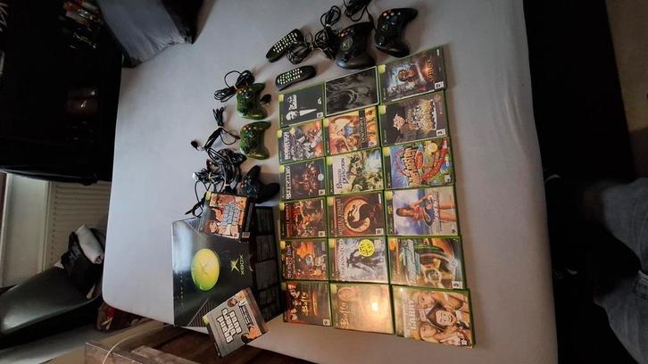 Mijn complete Xbox verzameling in doos met spelletjes ., Spelcomputers en Games, Spelcomputers | Xbox Original, Zo goed als nieuw
