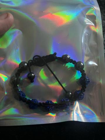 Armbandjes 1 euro per stuk beschikbaar voor biedingen