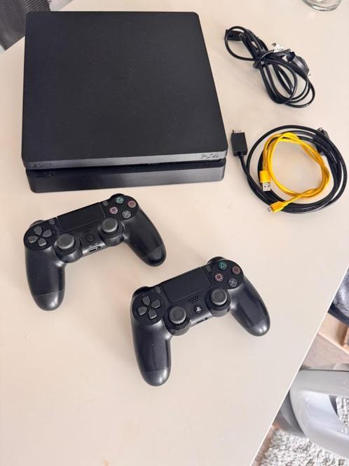 Verkoop mijn PlayStation 4 Slim + 2 Controlers, Spelcomputers en Games, Spelcomputers | Sony PlayStation 4, Gebruikt, Slim, 500 GB