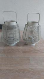 2 Metalen Lichtgrijze Kandelaars - Nieuw, Nieuw, Ophalen of Verzenden, Metaal, Grijs