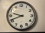 IKEA Pugg wandklok - 31 cm doorsnee, Ophalen of Verzenden, Gebruikt, Analoog, Wandklok