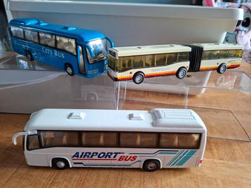 Modelautos bussen beschikbaar voor biedingen