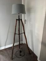 Mooie lamp op een houten standaard, 150 tot 200 cm, Zo goed als nieuw, Hout, Ophalen