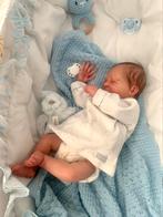 Prachtige Reborn baby Milo By Lisa Stone met certificaten, Verzamelen, Poppen, Nieuw, Levensecht of Reborn, Ophalen of Verzenden