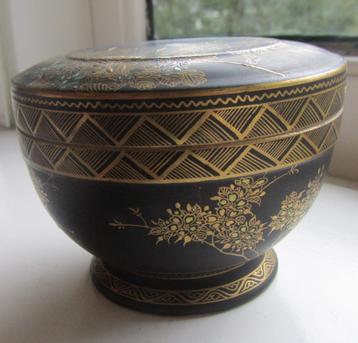 Satsuma potje met deksel beschikbaar voor biedingen