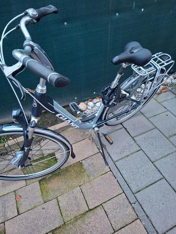 Te koop Giant fiets beschikbaar voor biedingen