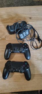 PS4 Controllers + Laadstation, Ophalen of Verzenden, Gebruikt, Met 2 controllers