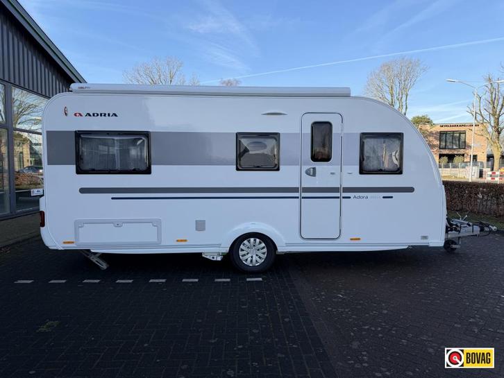 Adria Adora 492 UL, Caravans en Kamperen, Caravans, Bedrijf, tot en met 4, 1000 - 1250 kg, Rondzit, Adria, 2 aparte bedden, Overige typen