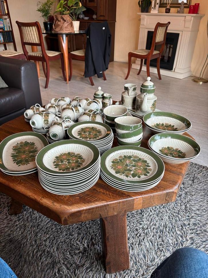 Compleet nostalgisch servies (80-delig), Huis en Inrichting, Keuken | Servies, Ophalen