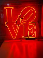 Love in glas neon, Ophalen of Verzenden, Zo goed als nieuw