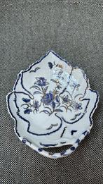 Vintage decoratief schaaltje met bloemmotief en goudaccenten, Ophalen of Verzenden, Overige stijlen, Porselein, Schaal of Schalen