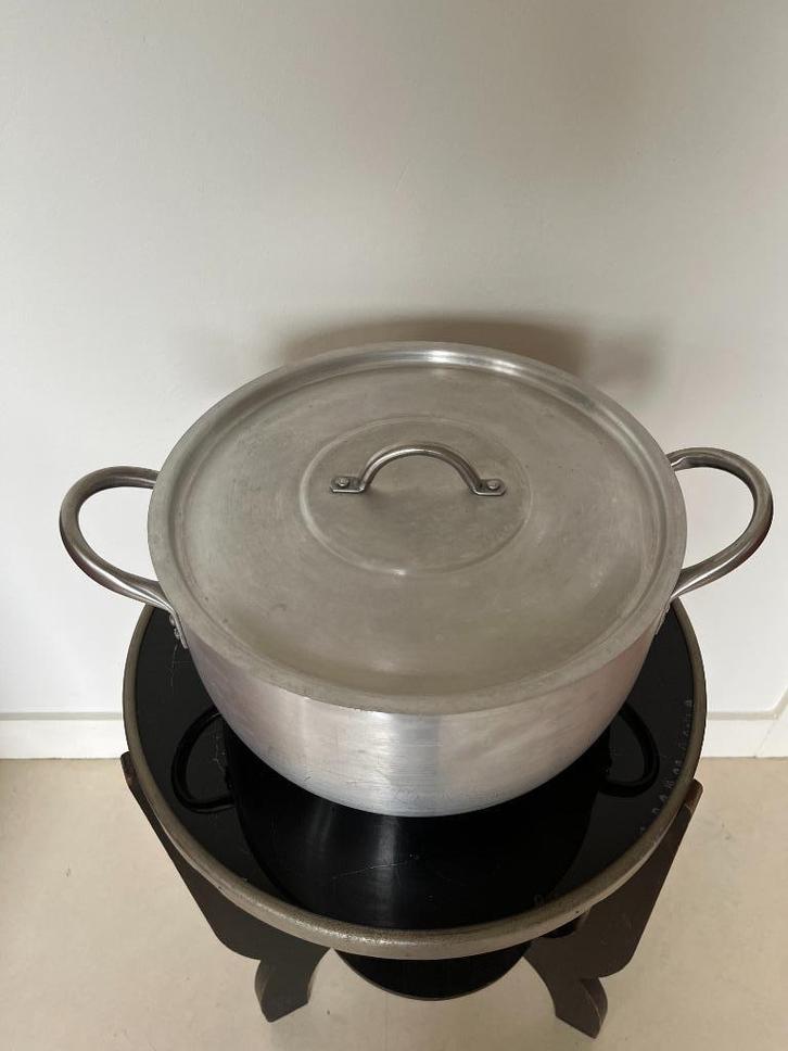 Grote kookpan (soeppan) 32 cm, Huis en Inrichting, Keuken | Potten en Pannen, Gebruikt, Kookpan of Snelkookpan, Overige materialen