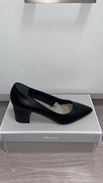 Te koop een mooie dames hak schoen echt leer NIEUW, Schoenen met lage hakken, Zwart, Nieuw, Ophalen of Verzenden