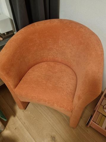 Zo goed als nieuwe zalmroze fauteuil te koop beschikbaar voor biedingen