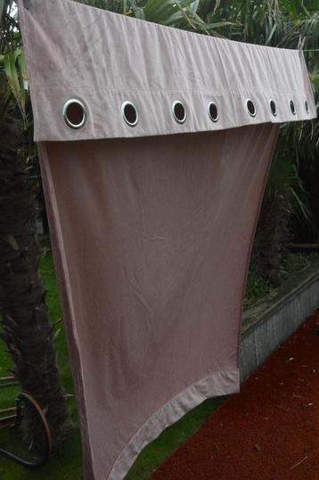 2 Oud roze velours gordijnen met ringen, 140 cm br. 190 cm l beschikbaar voor biedingen