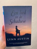 Een lied in de schaduw - Lynn Austin, Ophalen of Verzenden, Zo goed als nieuw