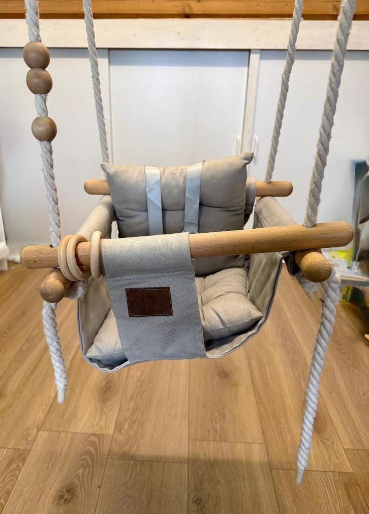 Baby schommel voor binnen van Hippe Schommels, Kinderen en Baby's, Wipstoeltjes, Gebruikt, Schommelstoel, Overige merken, Met gordel(s) of riempje(s)