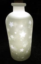 kerst: mooie witte fleslamp  met kurk en sterren, Diversen, Kerst, Ophalen of Verzenden