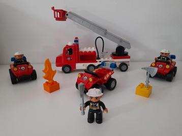 Lego Duplo Brandweerwagen met 3 Brandweer Quads en Poppetjes beschikbaar voor biedingen