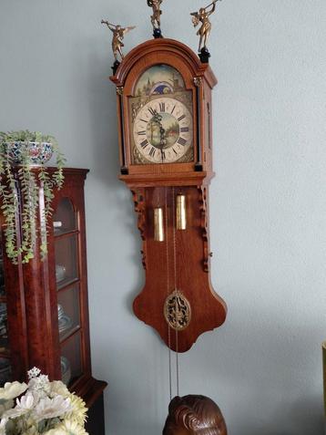 Grote Friese staartklok  beschikbaar voor biedingen