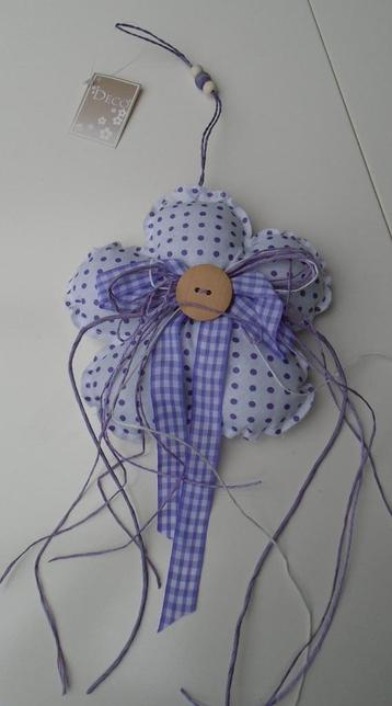 BLOEM STOF LILA WIT MET  FRANJE, LINT, KNOOP EN KRALEN Nieuw beschikbaar voor biedingen