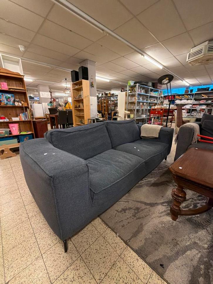 Mooie grijze bank - comfortabel en stijlvol!, Huis en Inrichting, Banken | Bankstellen, Gebruikt, Rechte bank, Driepersoons, 200 tot 250 cm