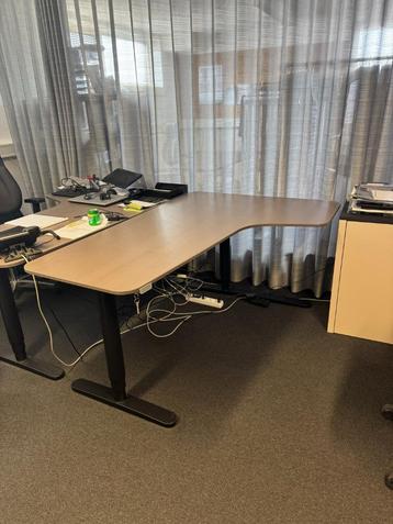 Hoekbureau elektrisch - IKEA Bekant - 2 beschikbaar beschikbaar voor biedingen