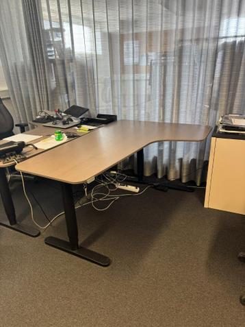 Hoekbureau elektrisch - IKEA Bekant - 2 beschikbaar - afbeelding 1